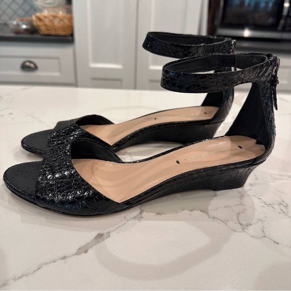 Via Spiga Womens Open Toe Ankle Strap Wedge Sandals Size 8 Black Snake Leather - Picture 2 of 13